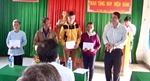 UBMTTQ huyện tặng quà các hộ nghèo xã Ia Kla