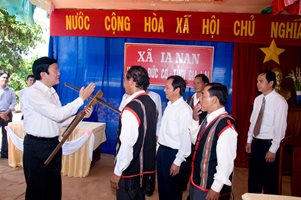Năm 2012 - Chủ tịch nước Trương Tấn Sang thăm xã biên giới Ia Nan