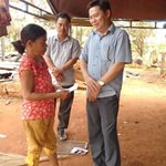 Hỗ trợ làm lại nhà dân bị cháy tại làng Phang, xã Ia Lang